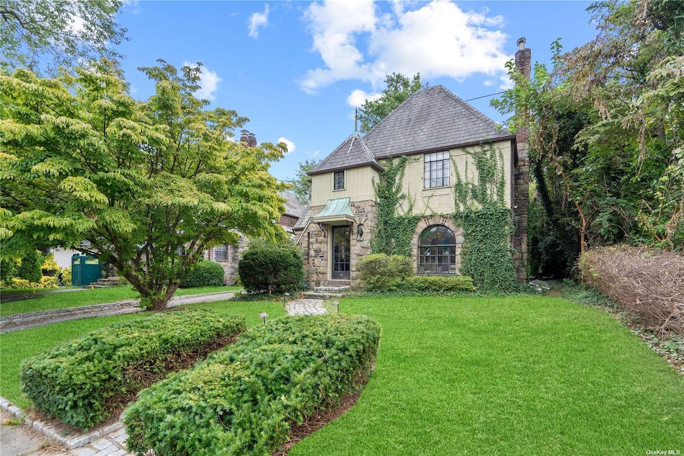 Sold $1,402,000 • Co-Listing Agent