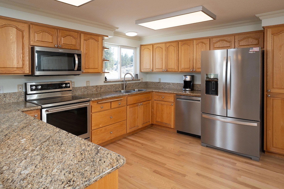 6940 SW Badger Rd, Terrebonne, OR 97760 - photo 1