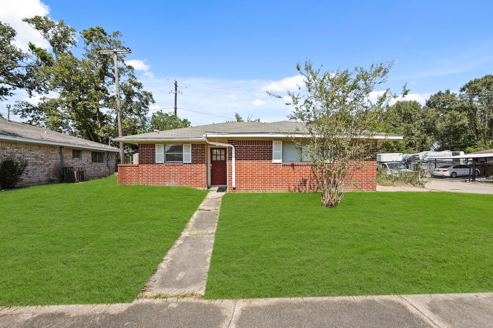 1802 Mosher Ln, Houston, TX 77088 - photo 1