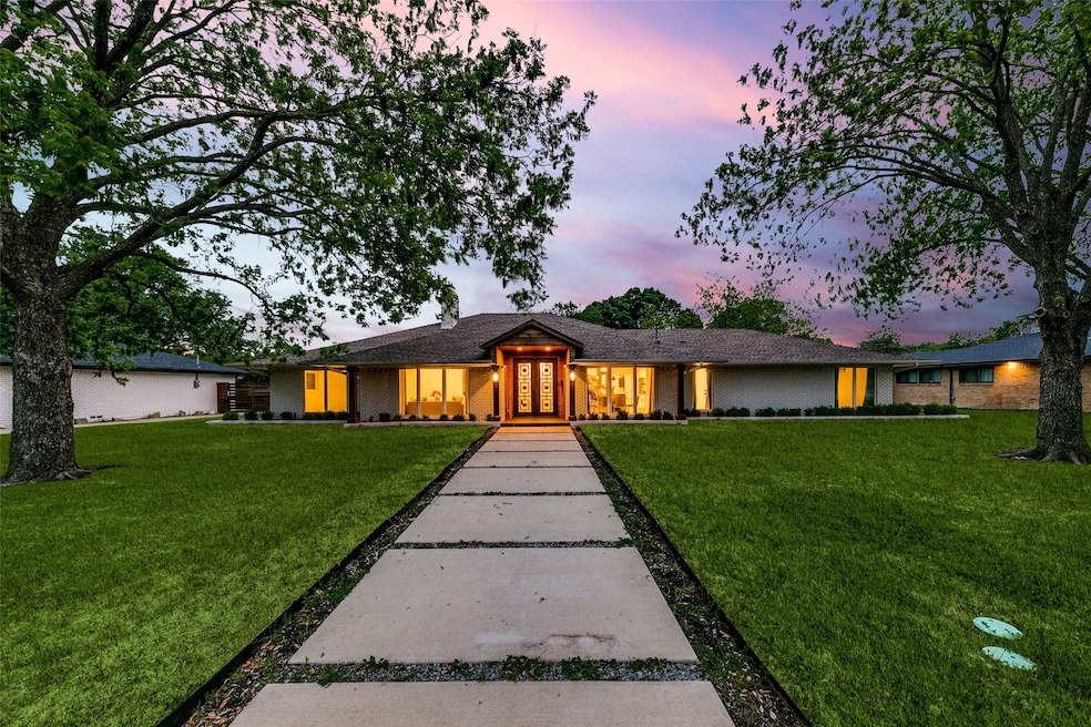 For Sale $1,150,000 • Co-Listing Agent