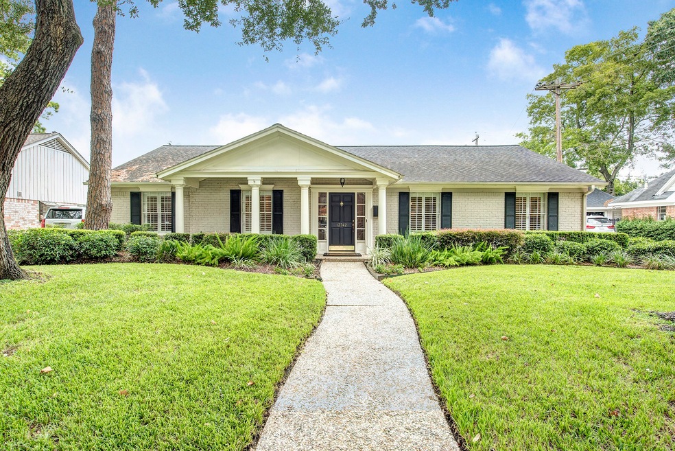 13742 Kingsride Ln, Houston, TX 77079 - photo 1