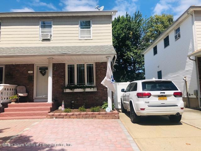 Single Family Semi-Attached Colonial