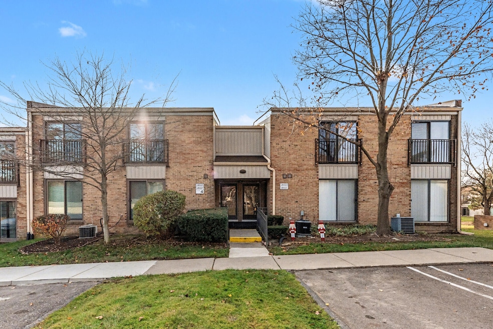 18025 University Park Dr unit 51, Livonia, MI 48152 - photo 1