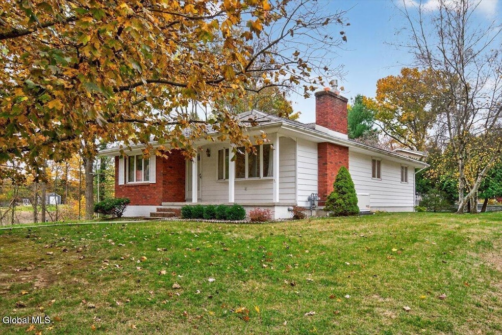 9 Robin Ln, Waterford, NY 12188 - photo 1