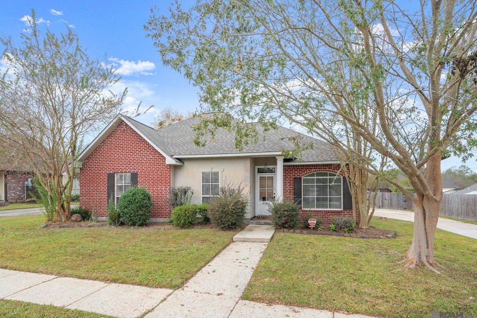 4325 Spring Hollow Ct, Zachary, LA 70791 - photo 1