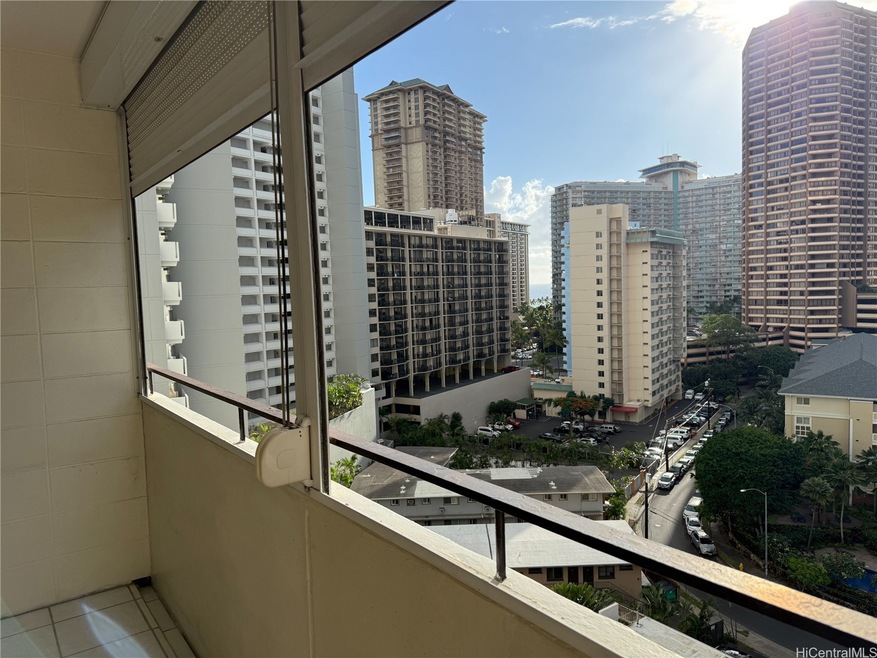The Kalia unit 1201B, Honolulu, HI 96815 - photo 1