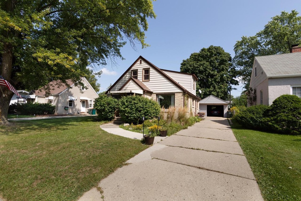 1137-n-12th-ave-west-bend-001