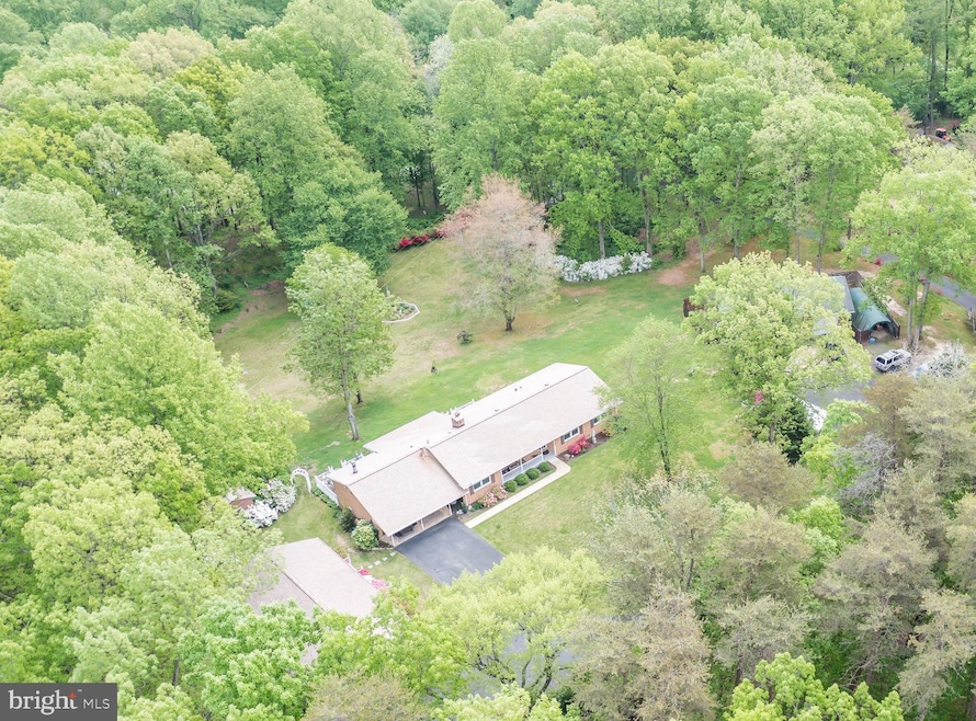 6908 Token Valley Rd, Manassas, VA 20112 - photo 1