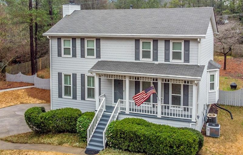 Fabulous traditional in Mitsy Forest!  BIG fenced 
