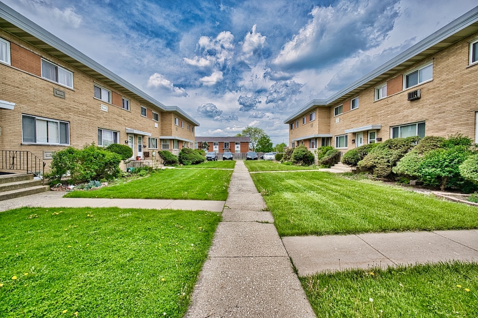 9666 Lois Dr unit D, Des Plaines, IL 60016 - photo 1