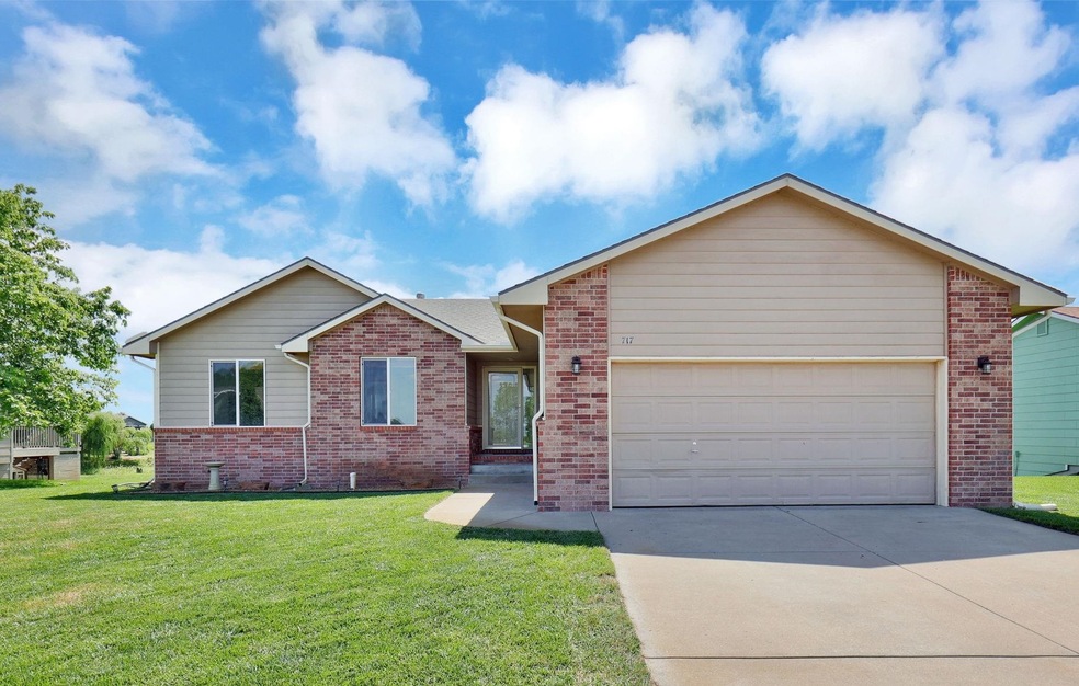 717 S Longbranch Dr, Maize, KS 67101 - photo 1