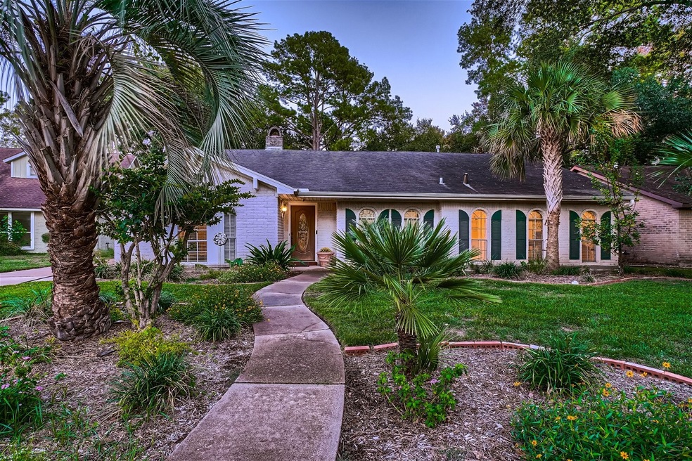 5910 Lawn Ln, Houston, TX 77088 - photo 1