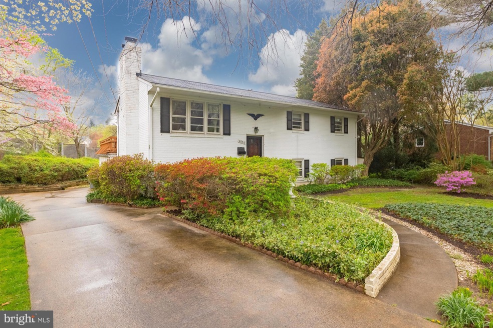 2050 Greenwich St, Falls Church, VA 22043 - photo 1