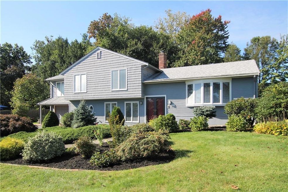 8 John F. Kennedy Cir, North Providence, RI 02904 - photo 1