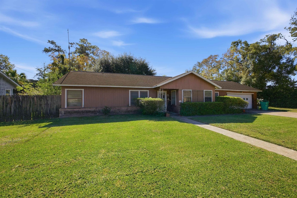 1601 Carter St, Orange, TX 77630 - photo 1