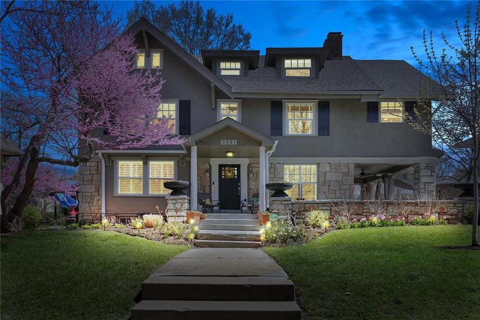 Just perfect curb appeal!