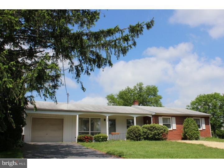 1547 Lakeside Rd, Pennsburg, PA 18073 - photo 1