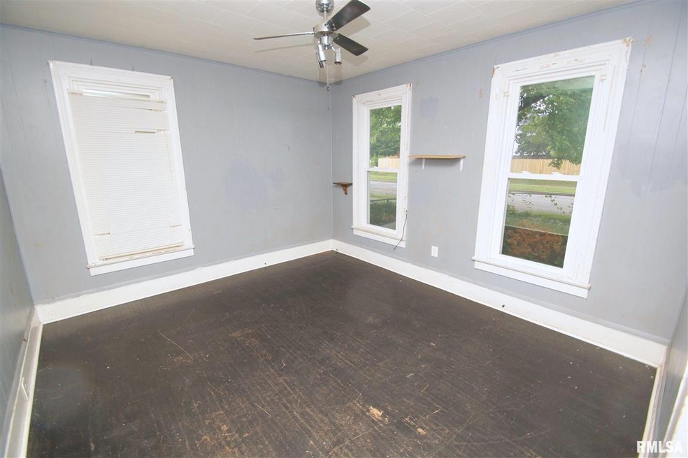 1518 Pershing Ave, Davenport, IA 52803 - photo 1