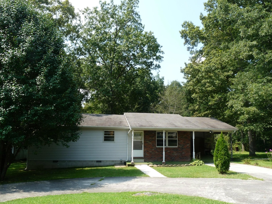 680 Dillon St, Crossville, TN 38555 - photo 1