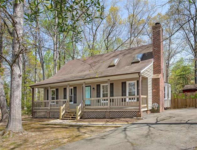Double wide asphalt paved drive room for multiple 