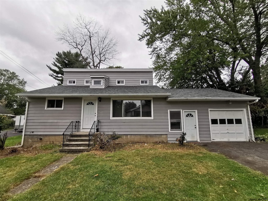 62 Homestead St, Albany, NY 12203 - photo 1