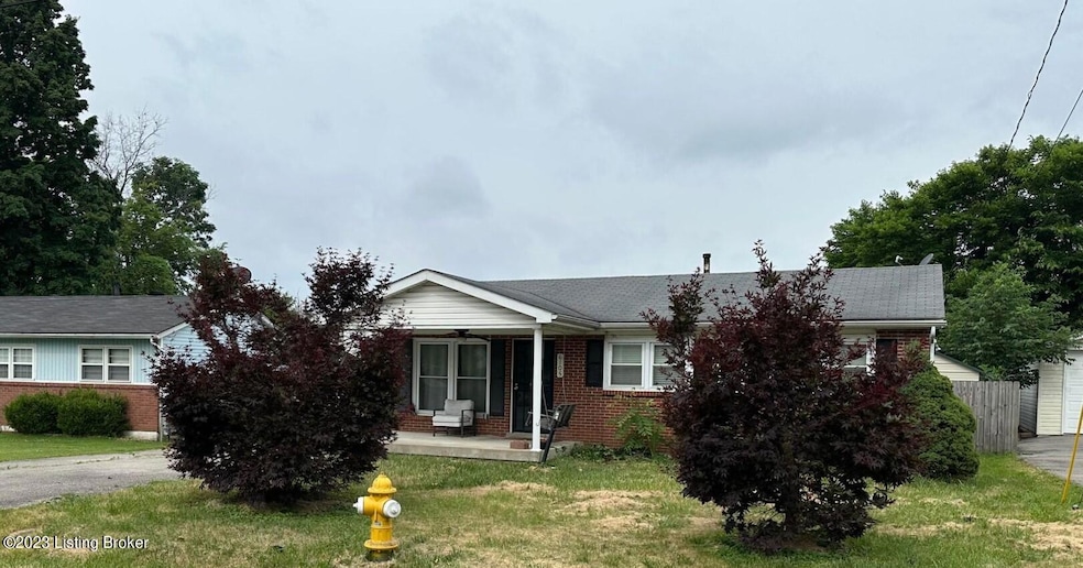 6105 Herron Ct, Louisville, KY 40229 - photo 1