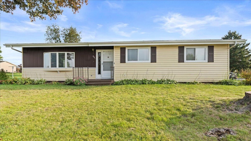 401 Fairview Dr, Viroqua, WI 54665 - photo 1