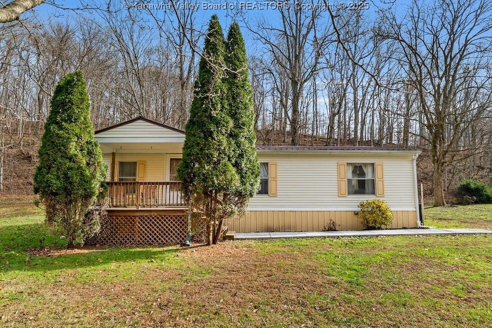 1404 High St, Saint Albans, WV 25177 - photo 1