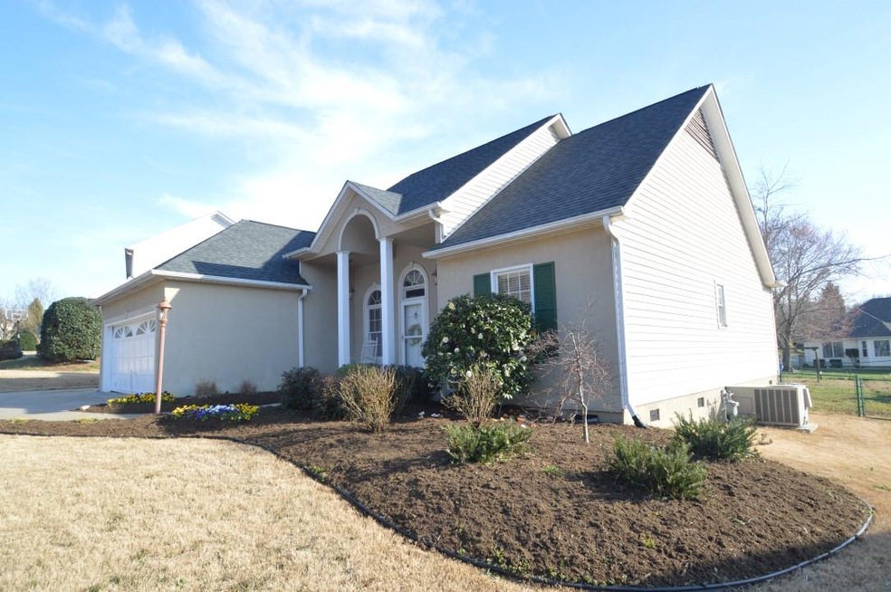 129 Sheldon Dr, Moore, SC 29369 - photo 1