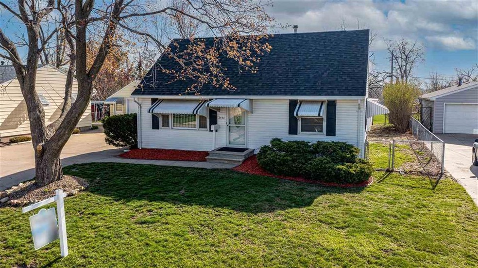 2433 Deborah Dr SW, Cedar Rapids, IA 52404 - photo 1