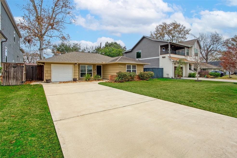 2314 Saxon Dr, Houston, TX 77018 - photo 1