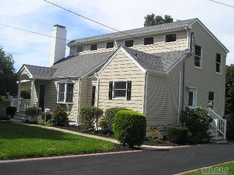 165 Little Whaleneck Rd, Merrick, NY 11566 - photo 1