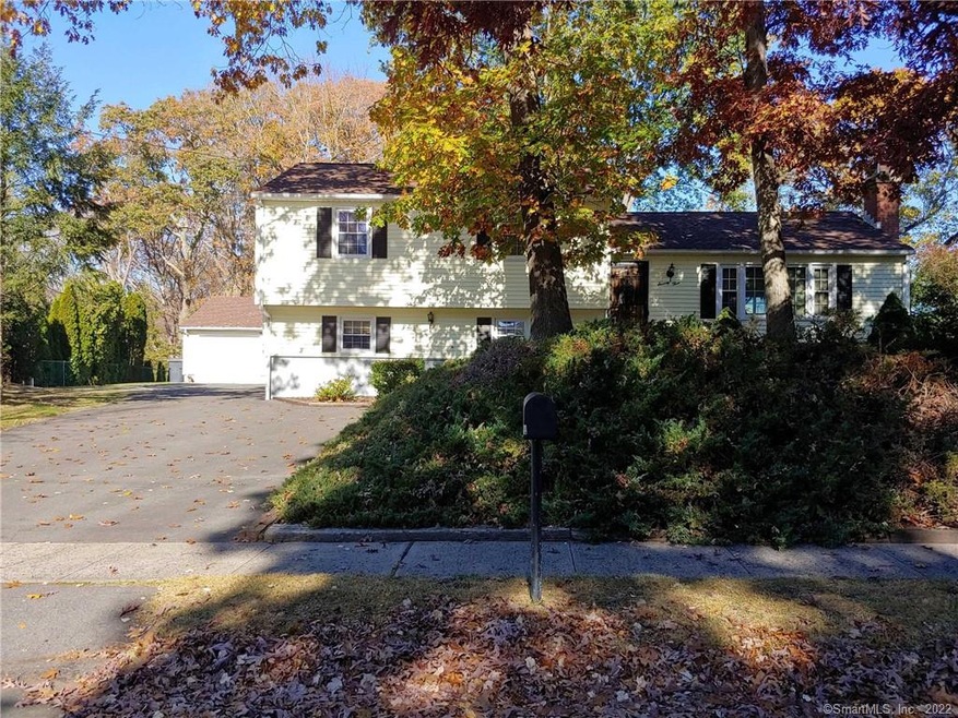 73 Sandra Ln, Plantsville, CT 06479 - photo 1