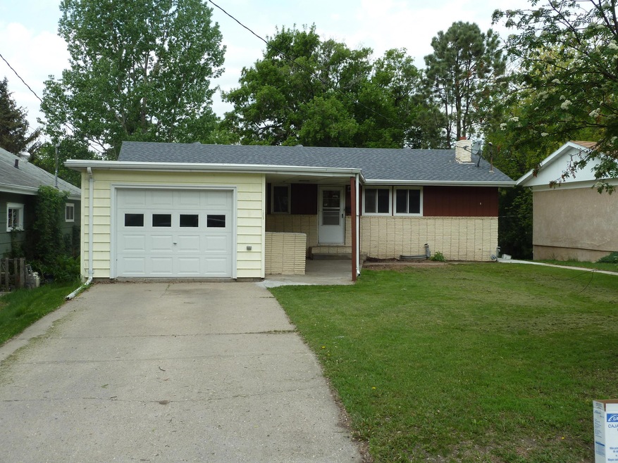 1203 2nd Ave NE, Jamestown, ND 58401 - photo 1