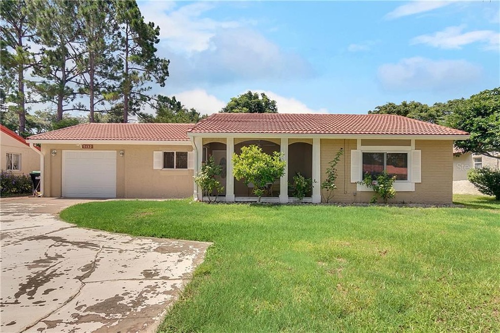 This is a lovely home with a nice screened in porc