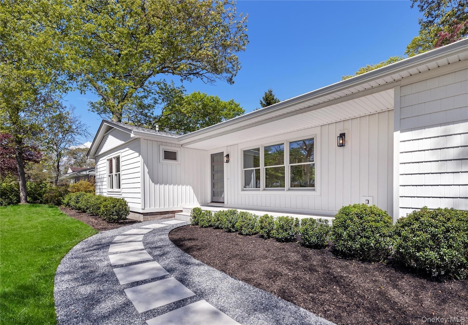 4 Pine Tree Ct, East Quogue, NY 11942 - photo 1