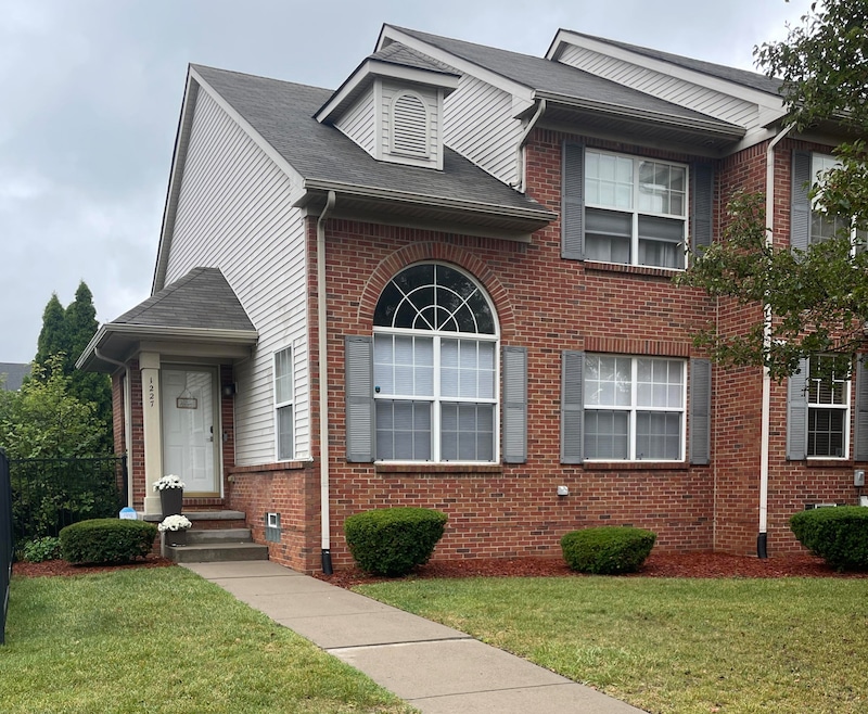 1227 16th St, Detroit, MI 48216 - photo 1