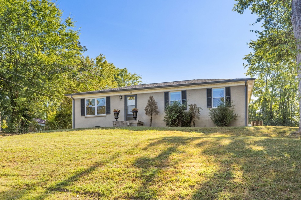 306 Carol Dr, Columbia, TN 38401 - photo 1