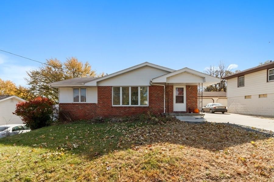 4149 Knob Hill Dr, Des Moines, IA 50317 - photo 1