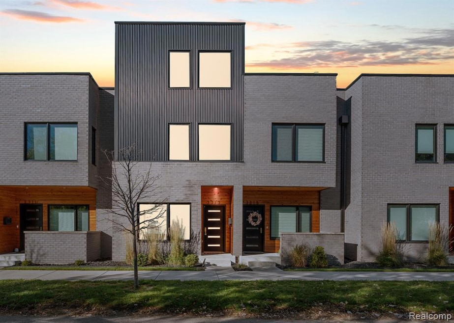 For Sale $425,000 • Co-Listing Agent