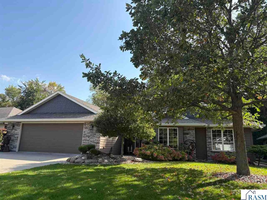 105 Crystal Ln, Mankato, MN 56001 - photo 1