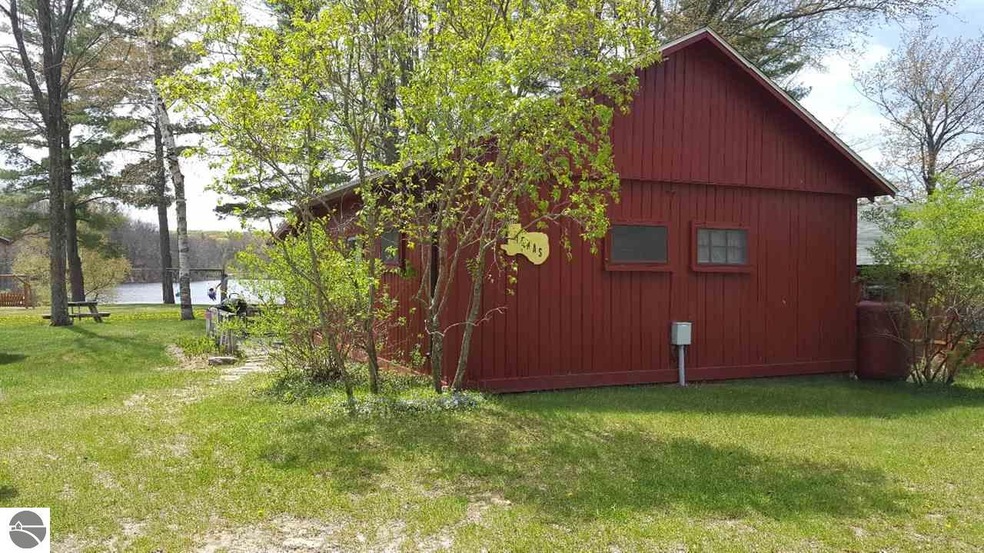 Unit 5 Seasonal Cottage. See also neighboring FLOR