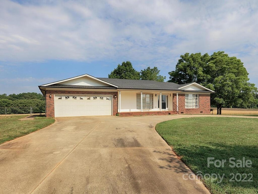 139 Martin Ln, Statesville, NC 28625 - photo 1