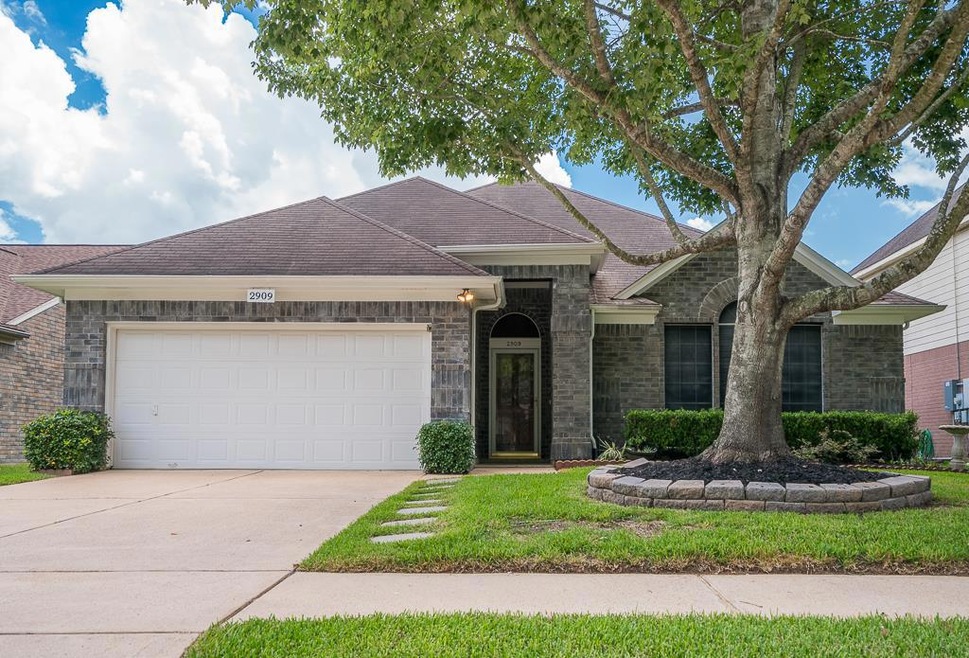 2909 Julie Ann Dr, Pearland, TX 77584 - photo 1