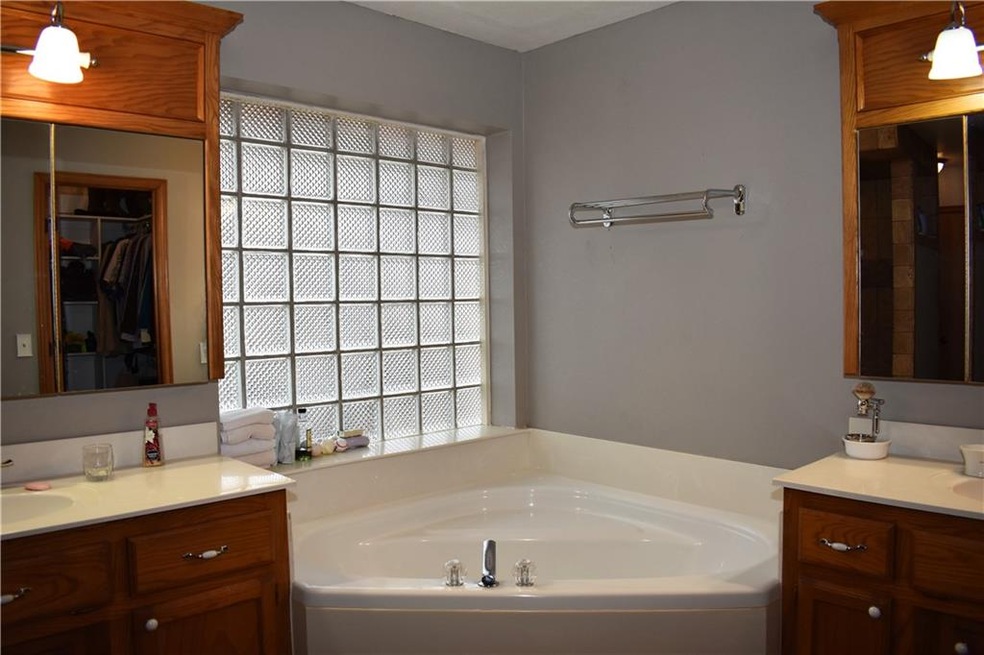 871 Brandie St, Tuttle, OK 73089 - photo 1