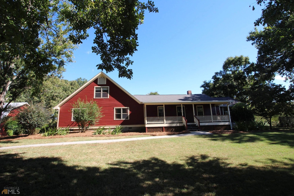 1027 Fischer Rd, Sharpsburg, GA 30277 - photo 1