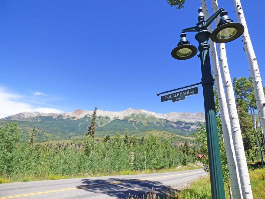 Entrance to Double Eagle Way