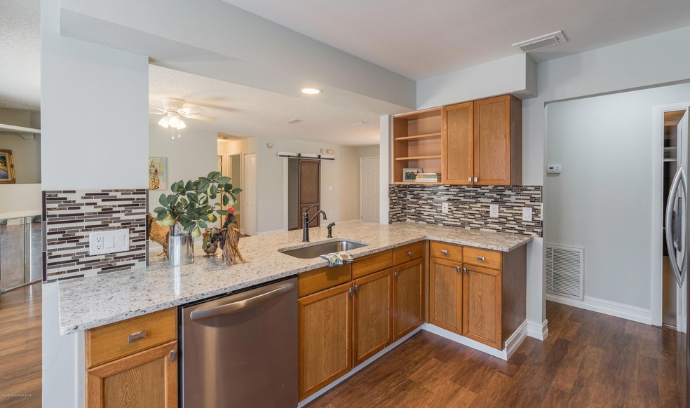 2647KathiKimStreet-77-HDR