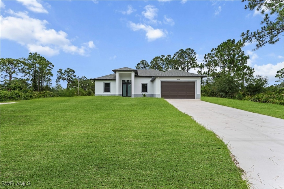 Prairie-style home with driveway, stucco siding, a