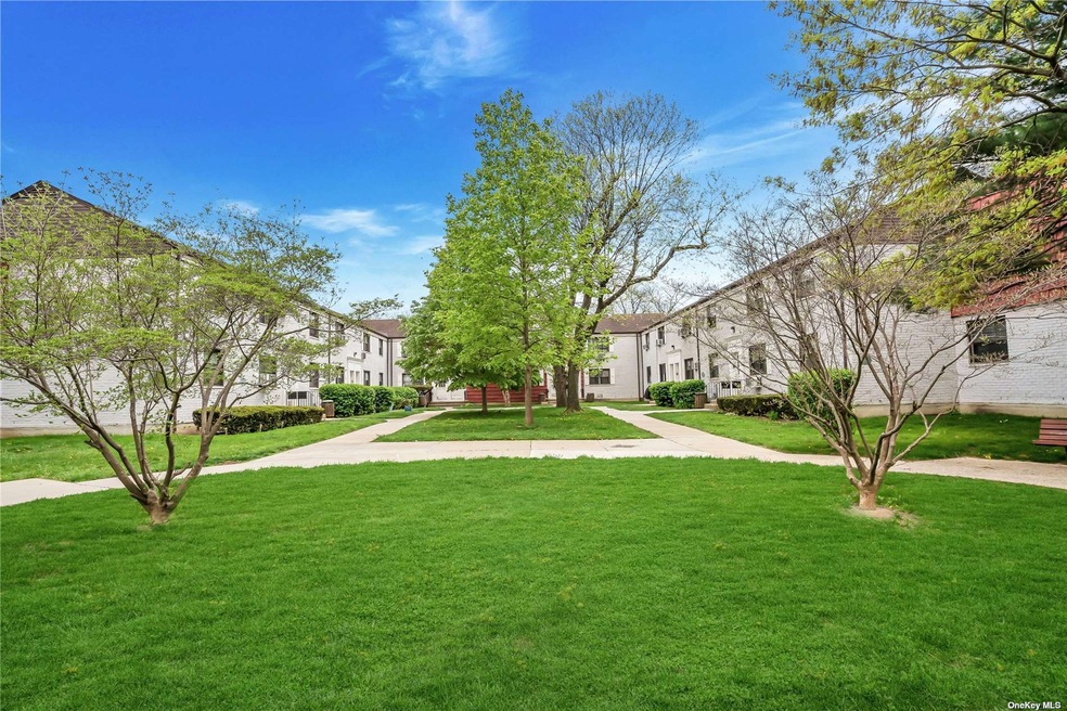 13715 68th Dr unit 15A, Flushing, NY 11367 - photo 1